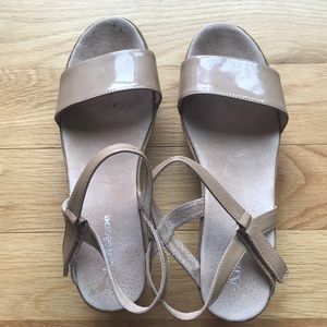 Nude wedges by Antelope